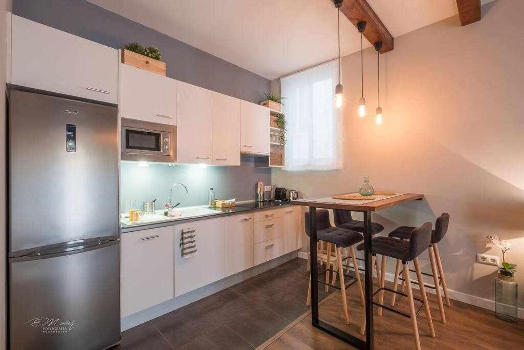 Parking Free - Cathedral Area Apartment -2 Months Min Sevilla Exterior foto