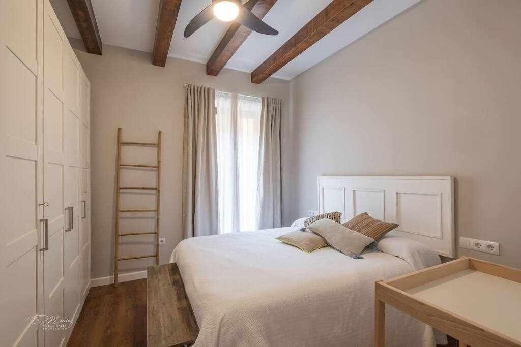 Parking Free - Cathedral Area Apartment -2 Months Min Sevilla Exterior foto